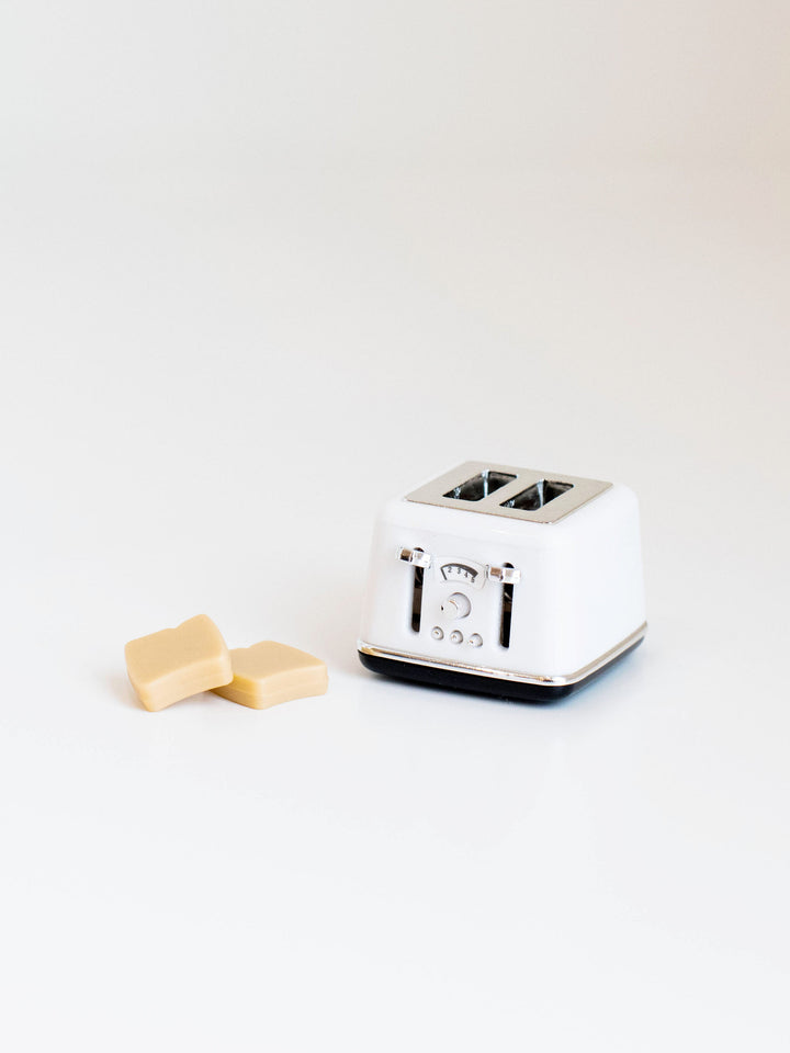 Classic Toaster + Toast | White