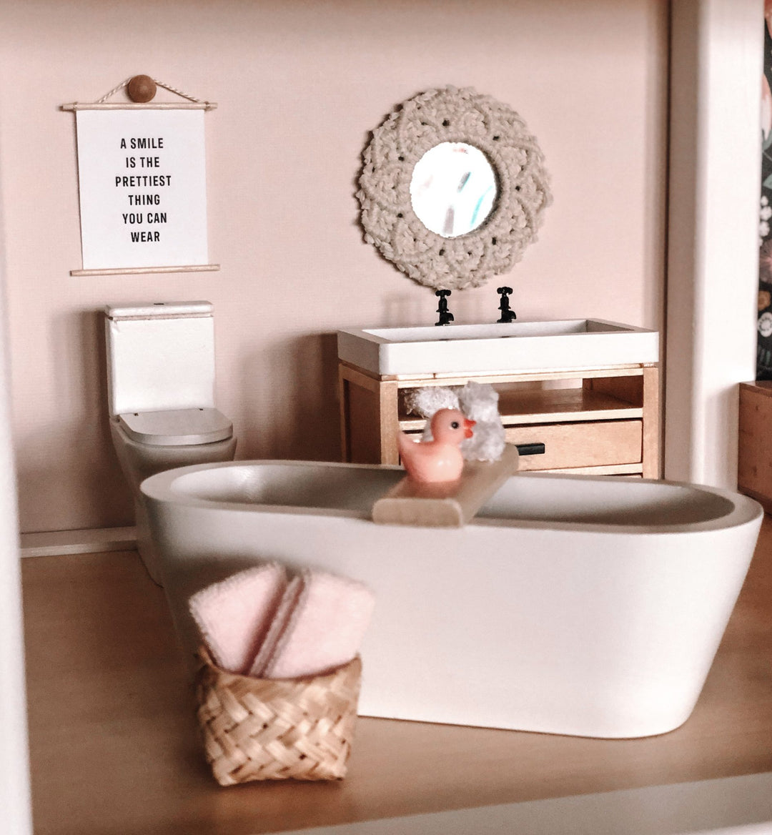 Oval Soaking Bath Tub | White
