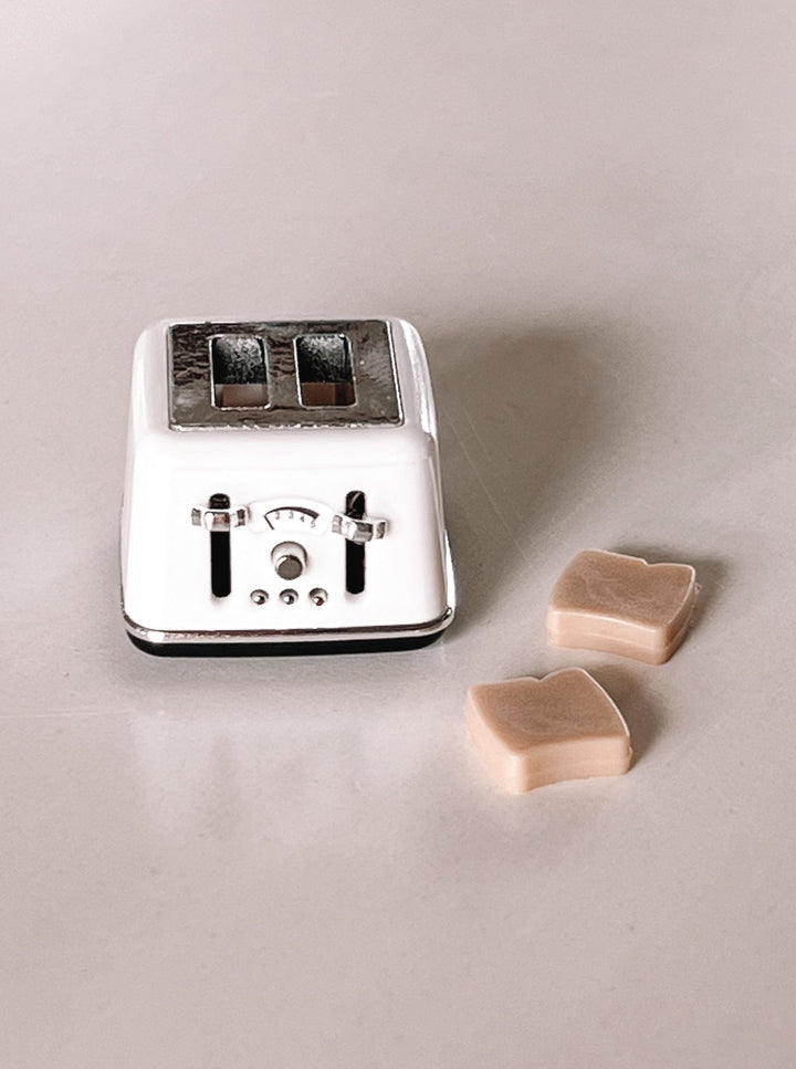 Classic Toaster + Toast | White