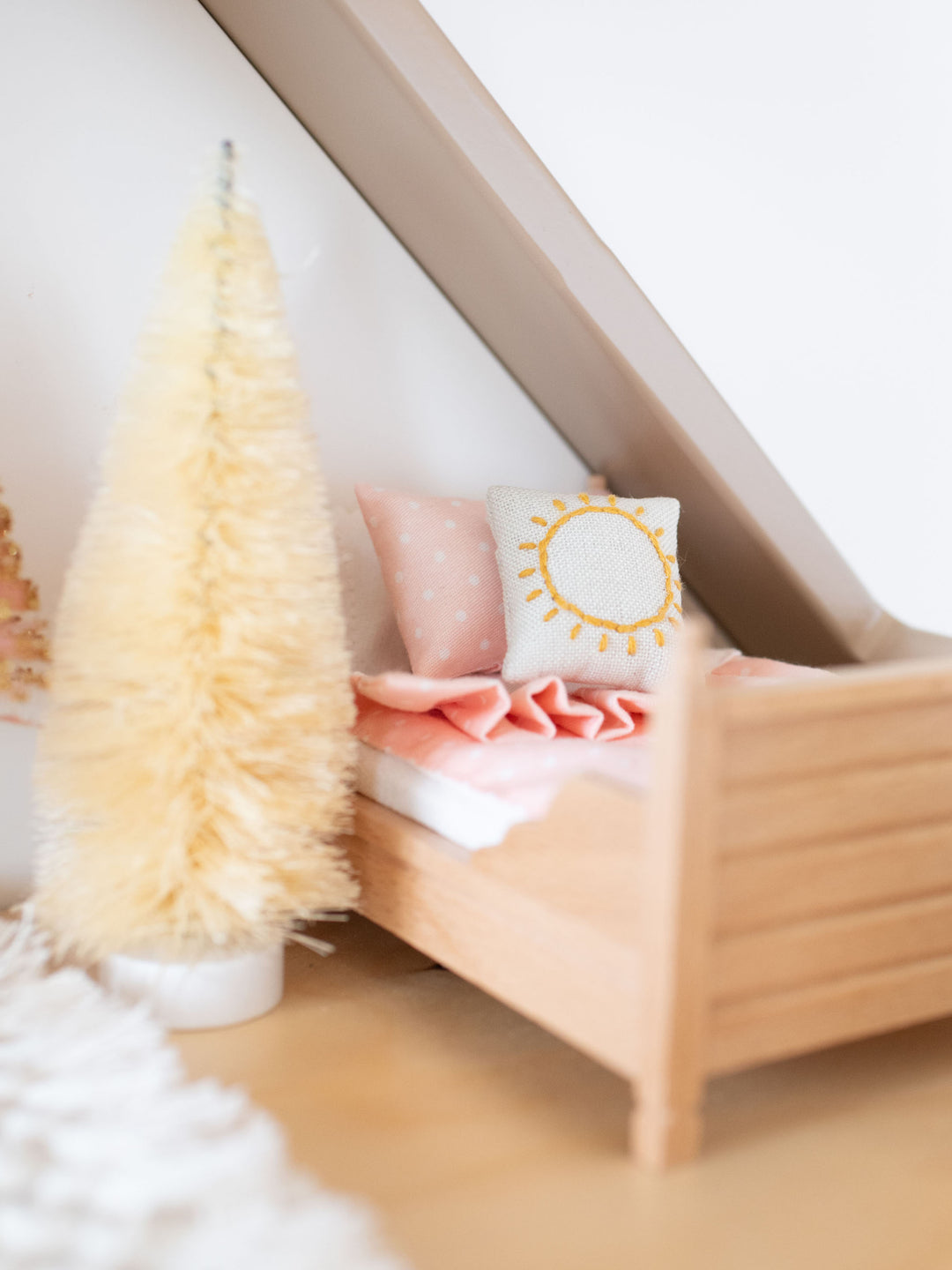 Bottle Brush Trees | White Base | 6 Colors