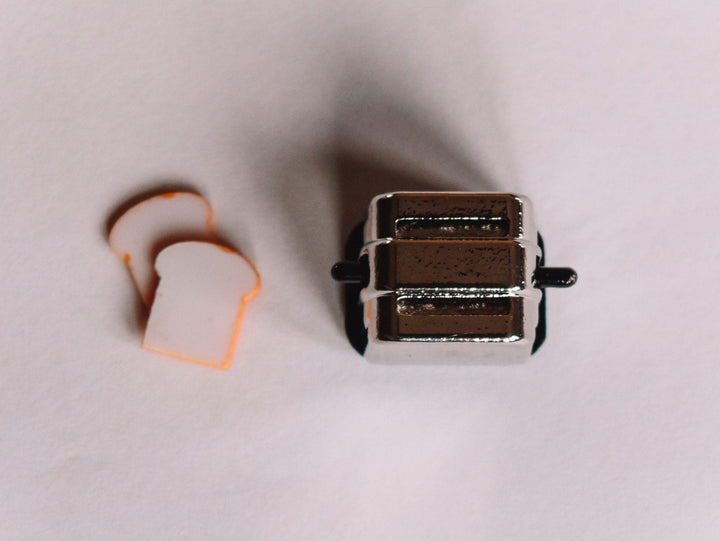 Metal Toaster + Toast | Silver