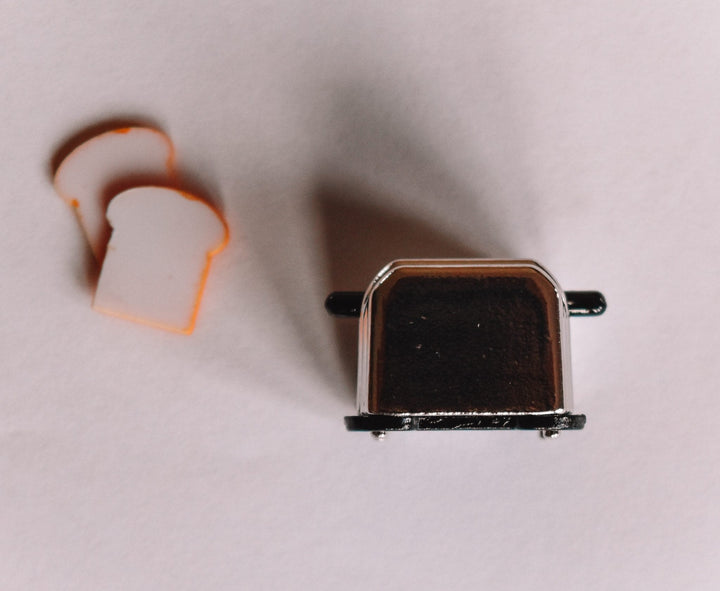 Metal Toaster + Toast | Silver
